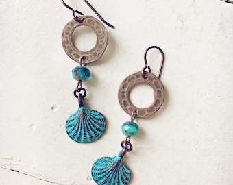 Handgemachte Patina Muschel Ohrringe: Boho Türkis Glasperlen Schmuck
