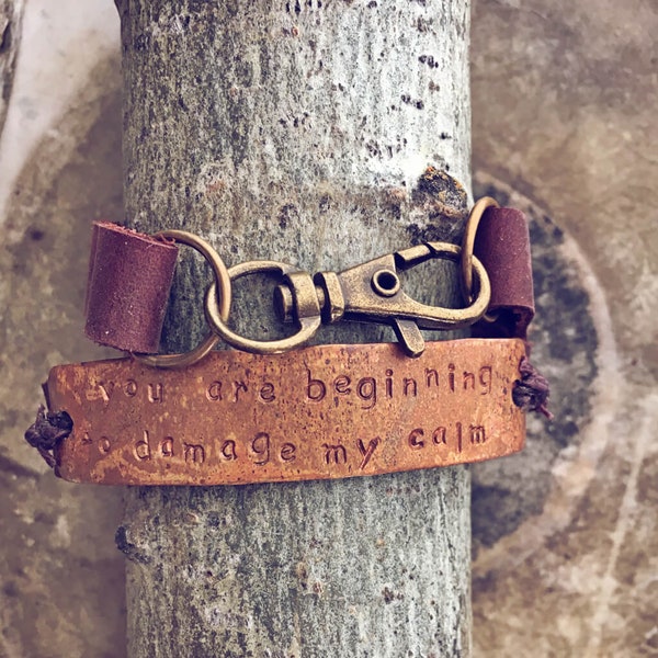 Usted está comenzando a dañar mi pulsera de abrigo de cuero tranquilo // cuero marrón burdeos & cobre handstamped tag wrap pulsera // hecho a mano