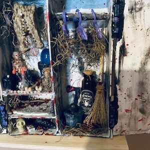 Southern gothic abandoned closet/worship area