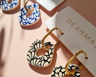 Elongated hoop earrings, 18K gold plated / polymer clay, blue, white, black / geometric, modern, boho, statement jewelry, handmade, elegant