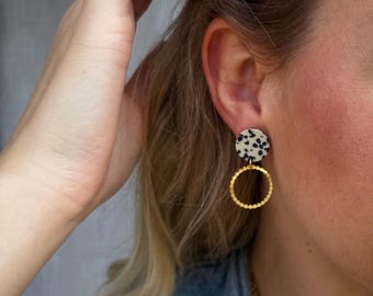Acetate earrings with round gold-plated pendant // 18K stud earrings // Statement drop earrings, lightweight & elegant // Terrazzo unique piece