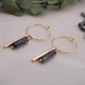 18K vergoldete Edelstahl-Ohrringe // Statement Ohrringe // Hängende Creolen // Natural Map Stone Jasper // Leicht und einzigartig