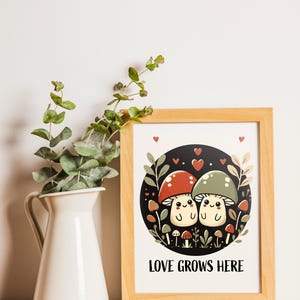 L'amour pousse ici, oeuvre d'art murale couple de champignons mignon | Imprimable fantaisiste inspiré de la nature pour la Saint-Valentin, les anniversaires ou la décoration intérieure