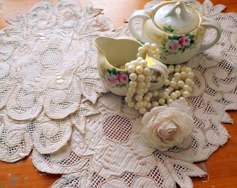 Vintage Round Doilies and Centerpiece, Ecru Appliqued Netted Round Doilies, Set of four