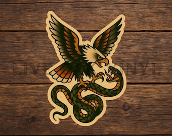 Adesivo in vinile con tatuaggio raffigurante un'aquila che combatte un serpente: stile tatuaggio tradizionale americano