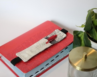 Organize in Style: Elegant Fabric Pen Holder for Journals - Ideal Teacher or Student Gift!