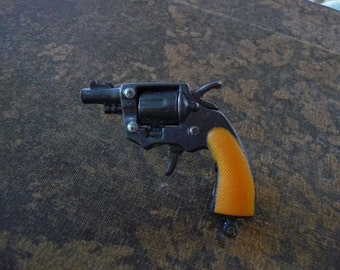 ONE TOY Vintage 1960s Toy Detective 38 Special Snub Nose Pistol Charm Pendant