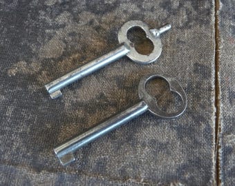 Small Antique Skeleton Keys | cabinet key and a handcuff key