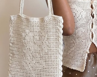 Borsa da mercato all'uncinetto con bordo in pizzo ondulato color beige neutro, borsa a tracolla grande in maglia di cotone a rete aperta, borsa tote casual boho per tutti i giorni