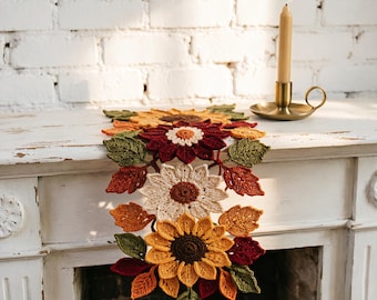 Runner da tavola autunnale all'uncinetto con motivi floreali, decorazioni per la tavola autunnali lavorate a mano con foglie e fiori, runner da tavola lungo in stile cottagecore per la stagione del raccolto.