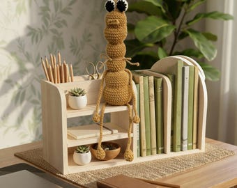 Peluche de Marcus el Gusano hecho a mano con ganchillo: Juguete amigurumi DIY, regalo de Navidad. No me gusta esta roca.