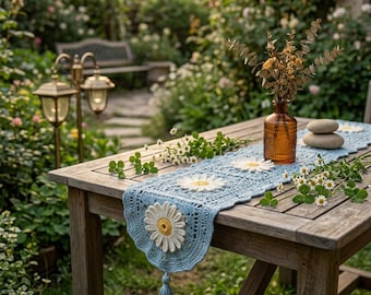 Runner da tavola a margherite all'uncinetto, decorazione da tavola in pizzo blu, decorazione per la casa in stile cottagecore/farmhouse, centrotavola con nappe