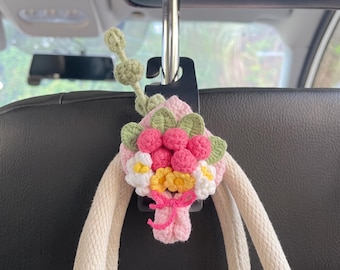 Handgehäkelter Mini-Autoanhänger mit Blumenstrauß, mehrfarbiger Autoanhänger mit Blumenmuster, sentimentales Geschenk für Fahranfänger und Autoliebhaber