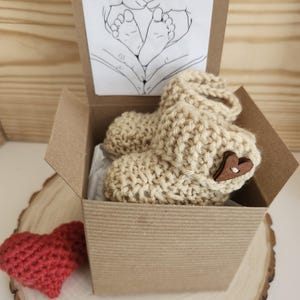 Pregnancy announcement, pregnancy reveal, Baby booties, reveal booties, reveal box, Baby shower gift box, Newborn booties