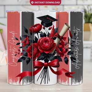 Envoltura para vaso de graduación PNG, diseño de sublimación para vaso delgado de 20 oz de la clase 2025, toga roja para graduada negra, descarga digital