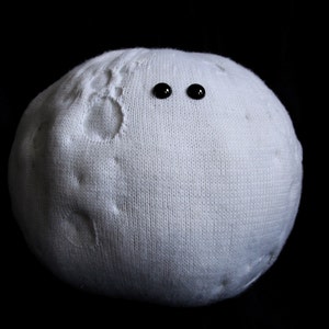 Knit your own Big Friendly Moon pdf knitting pattern image 1