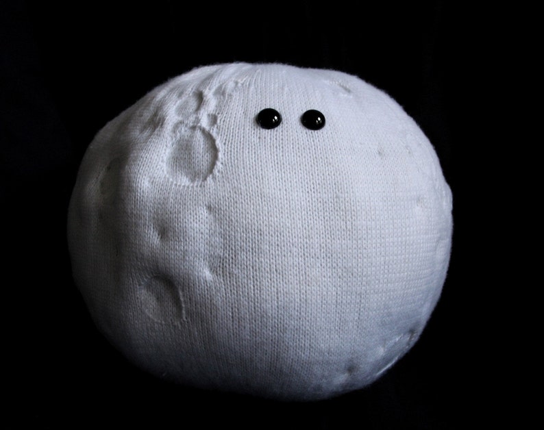 Knit your own Big Friendly Moon pdf knitting pattern image 1