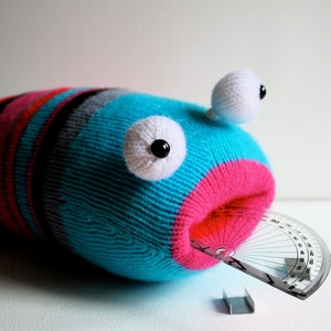 Knit your own Ravenous Slug pdf knitting pattern image 5