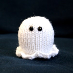 Knit your own friendly little ghost (pdf knitting pattern sent by email)