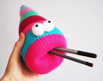 Maroon, Blue and Green Desk Worm