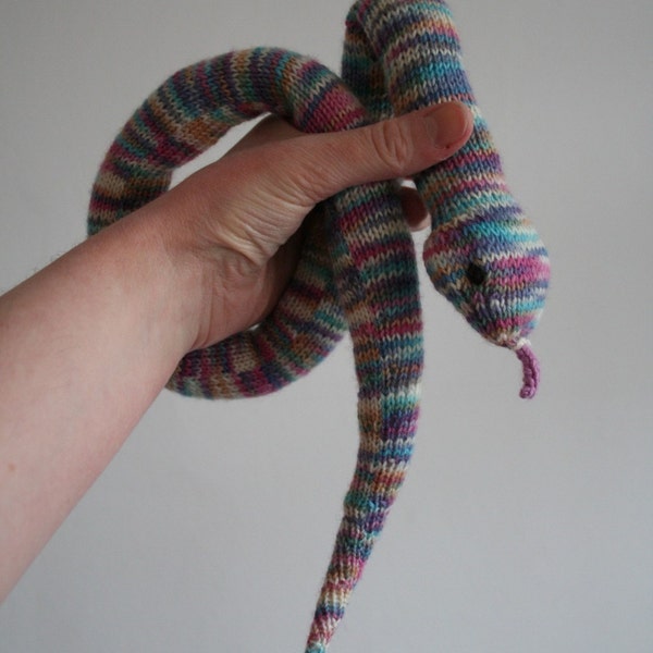 Knit your own slinky snake (pdf knitting pattern)