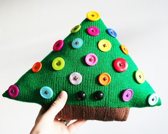 Knit your own Big Friendly Christmas Tree mini-cushion (pdf)