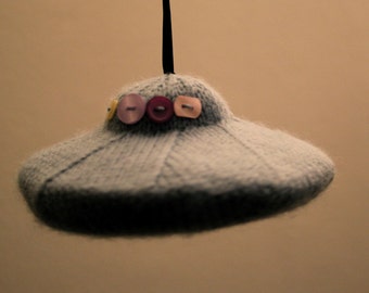 Knit your own UFO (pdf knitting pattern)