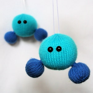 Knit your own Amigurumi Water Molecules image 1