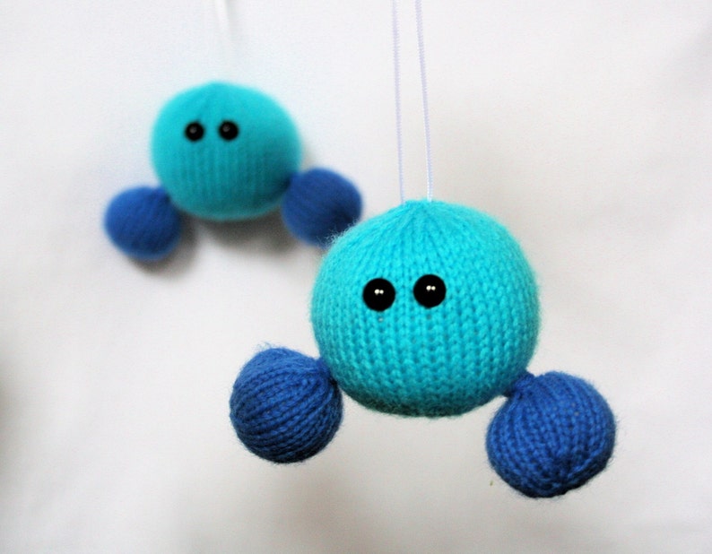 Knit your own Amigurumi Water Molecules image 1