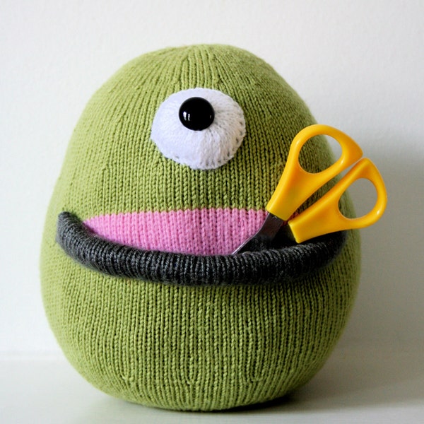 Knit your own Cyclops Pocket Alien