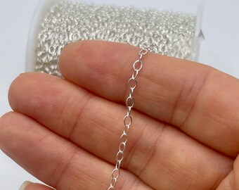 2,5 mm x 1,5 mm sterlingzilveren kabelketting bij de voet