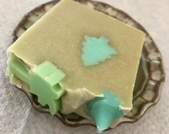 Avocado and spearmint soap...contains avocado as well as  French green clay,  which helps clarify skin.