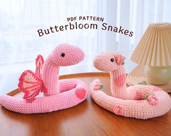 Lot de motifs au crochet avec des serpents fleur de beurre | Modèle serpent papillon, modèle serpent fleur, modèles au crochet Amigurumi