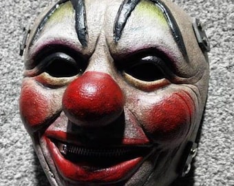 スリップノットのショーン・“クラウン”・クラハンのマスク：恐ろしい