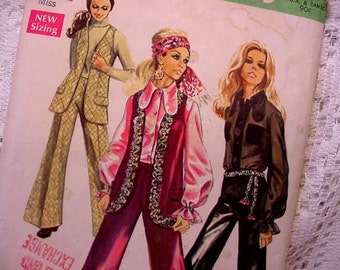 Simplicity 8520  Pattern 1969 Size 8 Vest, Blouse and Pants