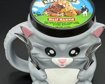 Cuddles the Cat Ice Cream Pint Holder with Drawer – Cute Cat Cozy with Handle – Gift for Cat Lovers. 3 D Printed Pint Pal