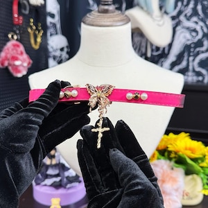 Limited Edition - Handmade Heat Reactive Rouge Leather Choker with Butterfly Cross Pendant, Color-Changing Collar with Spikes and Pearls