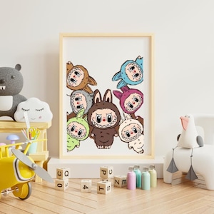 Lindo arte de pared de Labubu, impresión digital en tonos pastel para decoración del hogar, personaje de dibujos animados caprichoso, descarga instantánea, regalo para niños o amantes del arte.