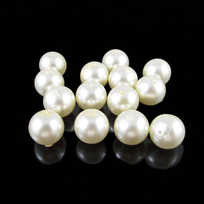 Baby Blue Glass Pearl Round 10mm approx 44 beads