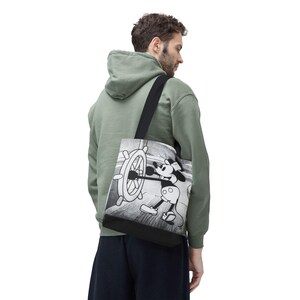 Borsa tote Steamboat Willie Topolino / Cartone animato vintage in bianco e nero AOP immagine 4