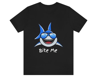 Camiseta de dibujos animados "Tiburón me muerde", camiseta de pez atrevido
