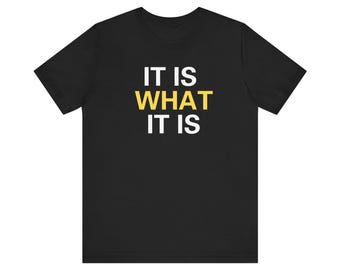 T Shirt ~ Es ist was es ist Papa Geschenk Mama Geschenk Freund Geschenk Freundin Geschenk Opa Geschenk Oma Geschenk