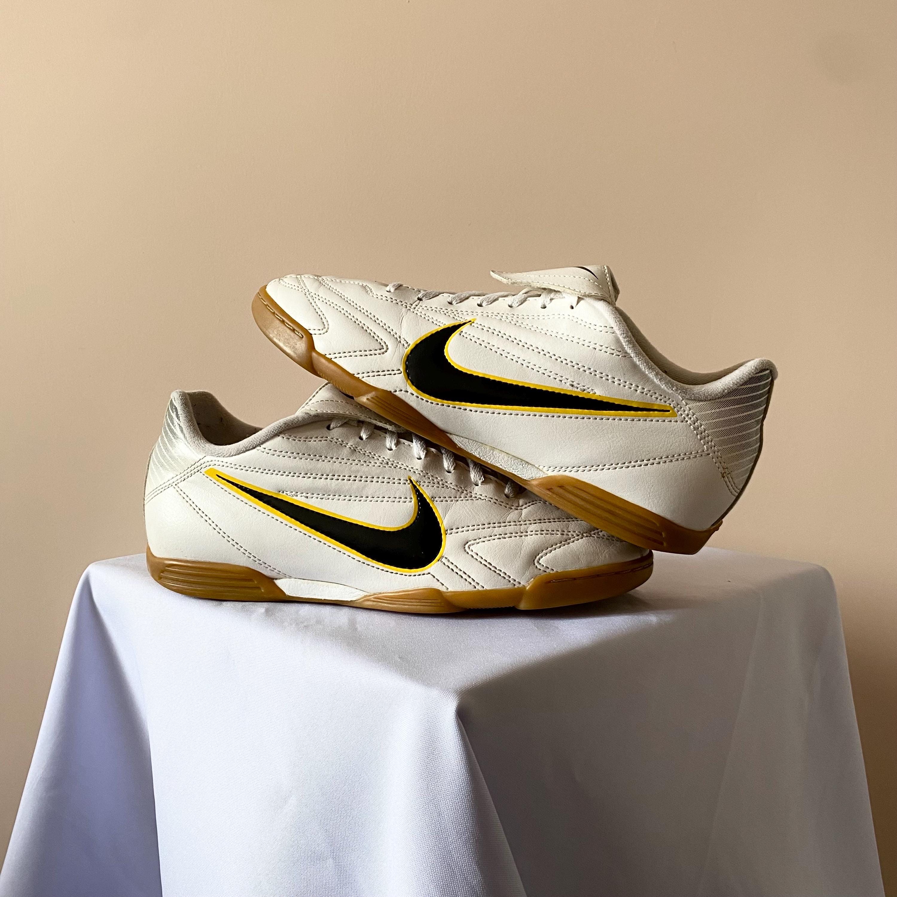 00s Nike White Leather Speedcat Style Vintage Football Sneakers