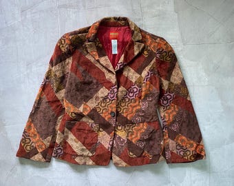 Könnte beinhalten: Ein brauner, roter und orangefarbener Blazer mit Knopfleiste. Der Blazer hat ein Patchwork-Design und ein Etikett mit der Aufschrift "KENZO" auf der Innenseite.