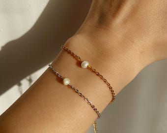 Pulsera fina con perla de agua dulce
