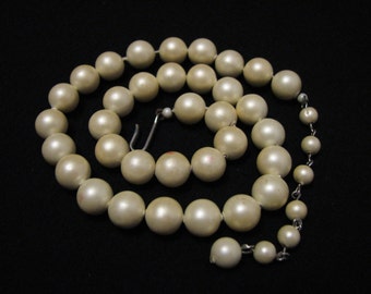 Vintage Creamy White Faux Pearl Beaded Choker Necklace