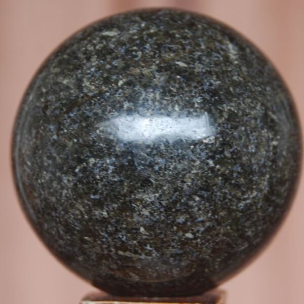nuummite sphere 60 mm