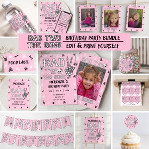 Pode incluir: Um pacote de festa de aniversário rosa "Bad Two The Bone" com vários itens imprimíveis. Inclui convites, etiquetas, uma faixa, toppers de cupcake e rótulos de garrafa de água. O design apresenta uma mão de esqueleto e uma caveira.