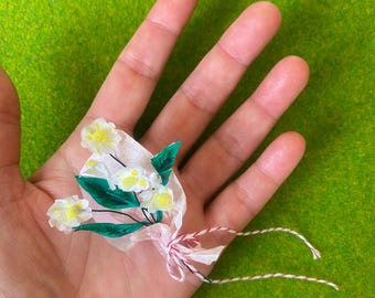 Tiny Miniature Daisy Bouquet