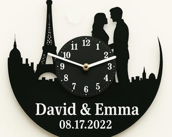 Horloge vinyle couple Paris personnalisée - Cadeau d'anniversaire personnalisé